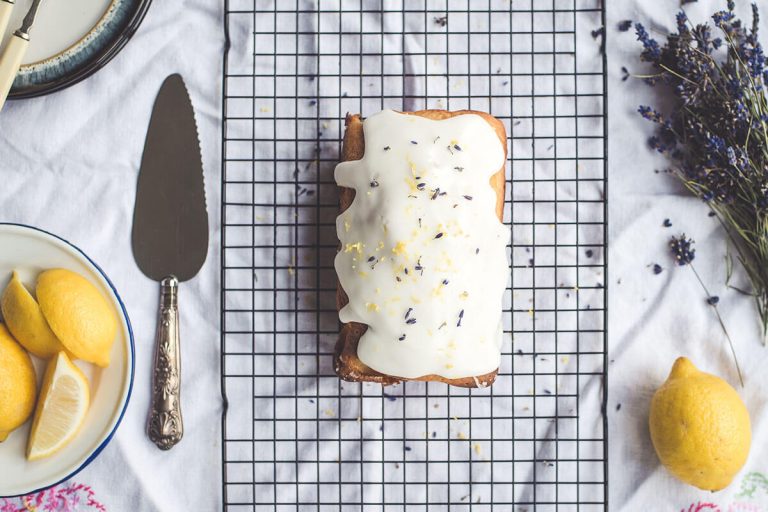 Recipe: Gluten free, low fat, white cream cupcake with lavender and lemon sprinkles