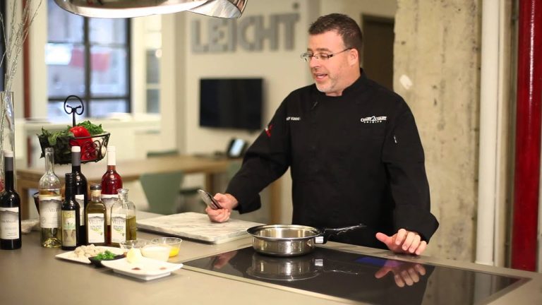 How to Make Lobster Newburg Sauce : Seafood Recipes