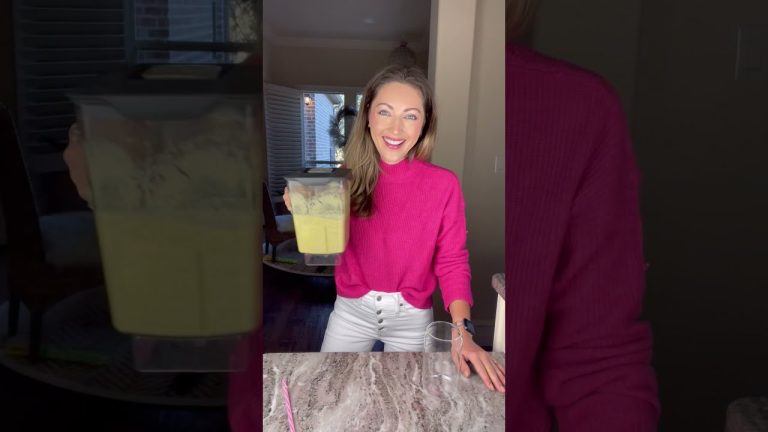 Delicious Detox Smoothie Recipe – Reduce Bloat + Toxins!