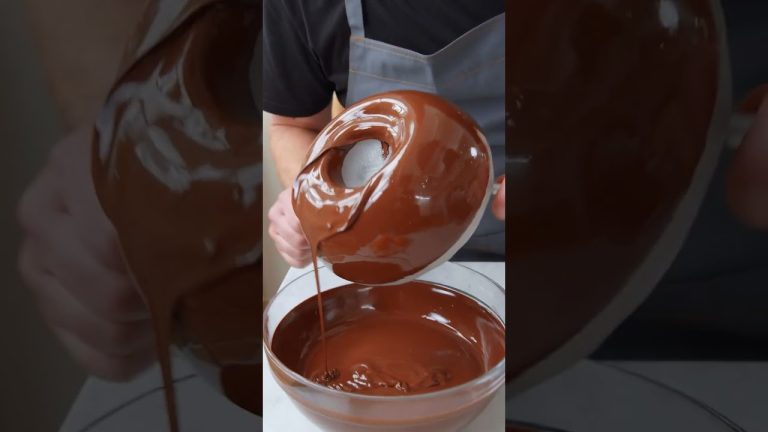 We love a good chocolate shell! 🍫🍊🥰  #shorts #scrumdiddlyumptious #chocolate #dessert #food #recipe