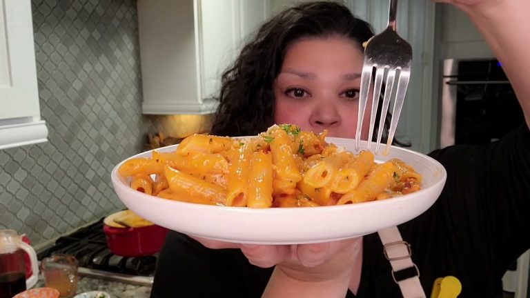 MIDNIGHT PASTA for Two | Rosé Pasta Recipe | Simply Mamá Cooks