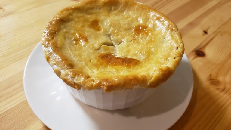 The Best Ground Beef Pot Pie/ Pie Recipes/Beef Recipes