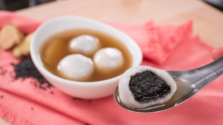 Black Sesame Rice Balls (Tang Yuan) บัวลอยน้ำขิง | Chinese Dessert Recipes
