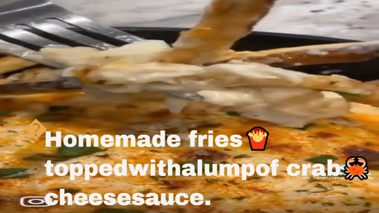 Homemade fries🍟 toppedwithalumpof crab🦀cheesesauce.#food#seafood#recipes#foodie#Crab Fries