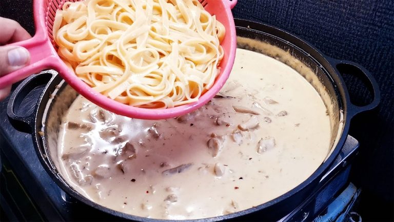 THIS IS ONE OF THE BEST WAY TO COOK CHICKEN AND PASTA!!! INCREDIBLY DELICIOUS CHICKEN ALFREDO!!!