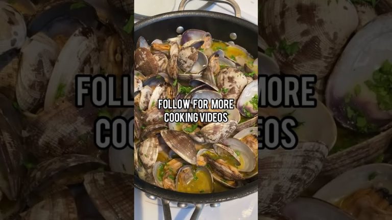 Buttery, garlic clams   #seafood #recipes #shorts