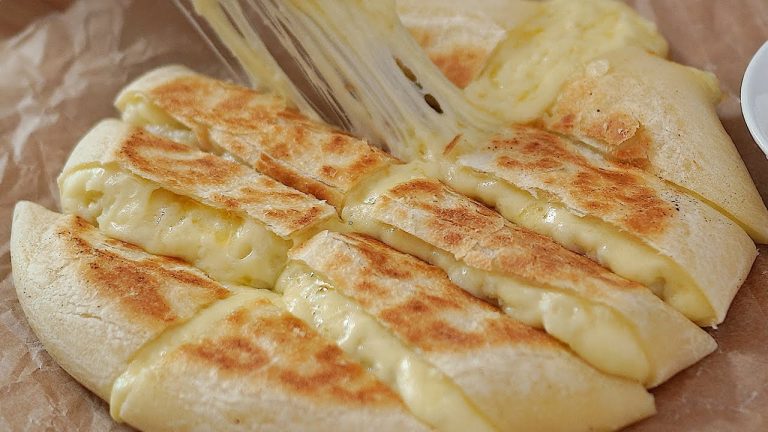 [오븐없이!] 화덕에 구운 것 같은 감자치즈빵! (후라이팬으로 맛있는 빵 만들기, Potato Cheese Bread)