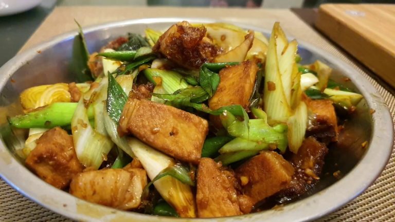 CNY recipes [stir fry roast pork with leeks] 蒜苗炒烧肉