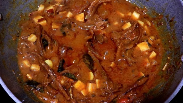 Karuvattu Kulambu Recipe | Dry Fish Recipe | Village Seafood Recipes | Dry Fish Curry | Tasty Pots