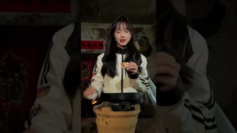 The Beauty Ate The Seafood Stew Made By The Handsome Uncle And Was very Happy【Dashing Brother】#fyp