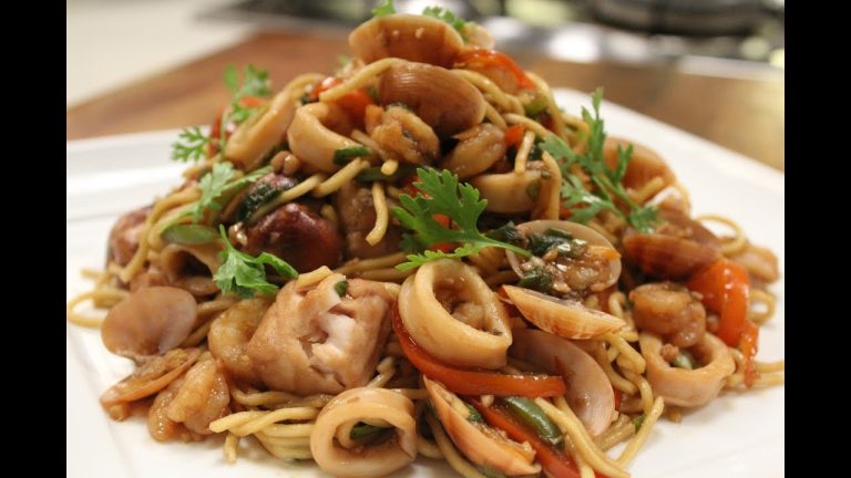 Seafood Chowmein | Seafood Recipes | Sanjeev Kapoor Khazana