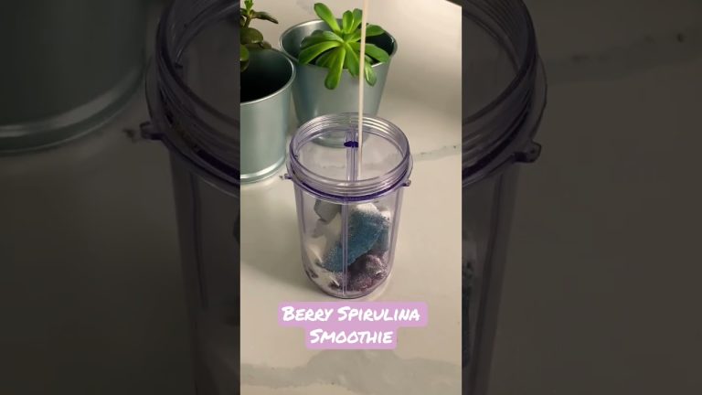 Berry Spirulina Smoothie #easyhealthyrecipes #smoothie #smoothierecipes #shorts #collagen #diet