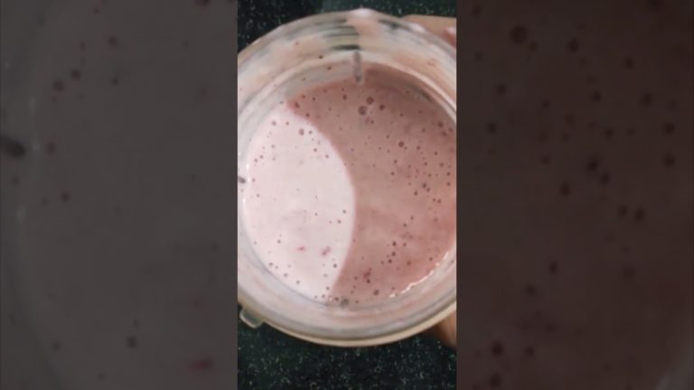 Strawberry Banana Smoothie | Smoothie Recipe | Healthy Recipes #viral #shorts #youtube shorts