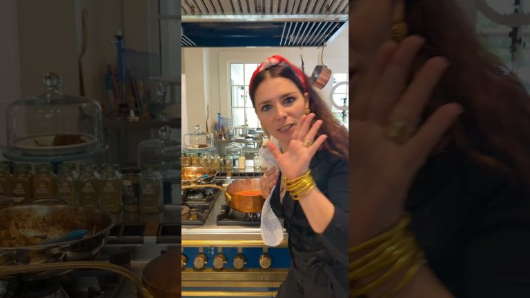 Simple Vegan Pasta Sauce Recipe in 60 Seconds