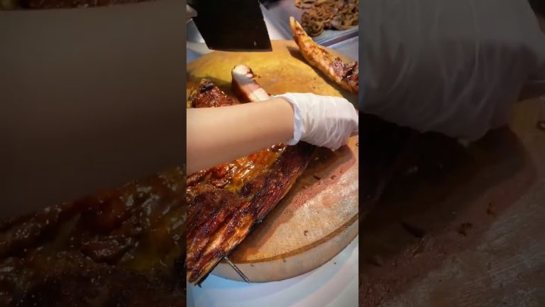 Wow best roasted pork #shorts #mamatoyer