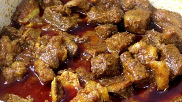 সবাই আপনার রান্নার ভক্ত হবেই যদি এভাবে গরুর মাংস রান্না করেন | Tasty Beef Kosha Recipe By The Rosui