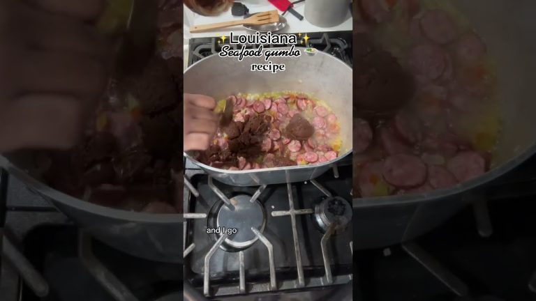 Delicious Seafood gumbo in the perfect cold weather 🍲 #gumbo #louisianacooking #gumborecipe