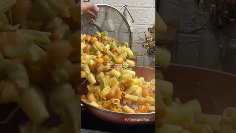 Seafood pasta anyone? Yes please! #cooking #cookingshorts