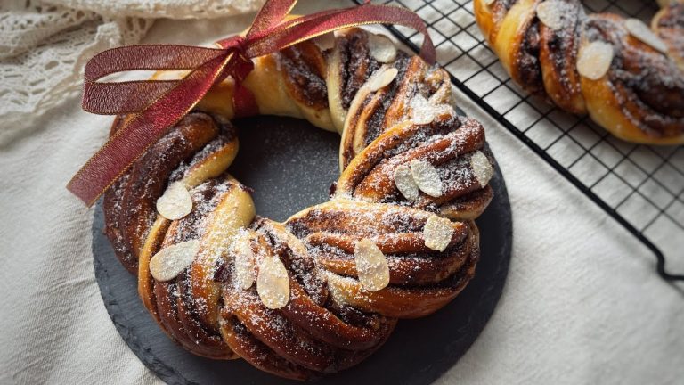 Christmas Wreath Bread｜Hazelnut Chocolate, Walnut & Cranberries Bread ｜ Easy Baking Recipe at Home