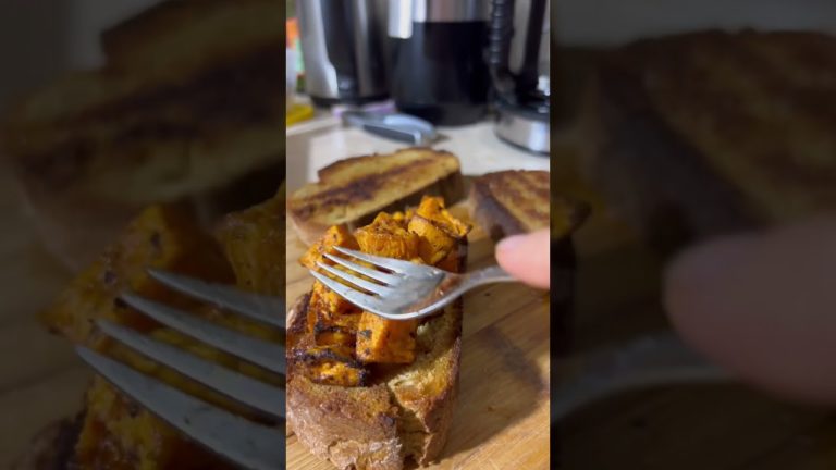 Healthy and easy snack | toasted bread with toppings #food #recipe #healthy #toastedbread