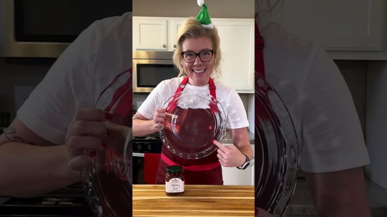 Stubborn Jar Hack: Kitchen Advent Calendar Day 20 #Shorts