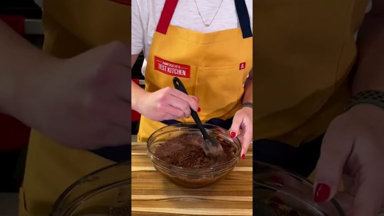 Easy Tempered Chocolate: Kitchen Hack Advent Calendar Day 15 #Shorts