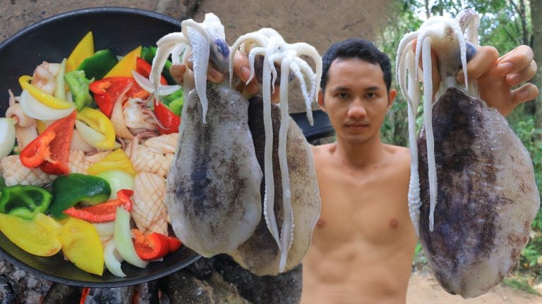 SEAFOOD RECIPES – Cooking Big Squids with Bell Peppers – Fried Squids Recipe