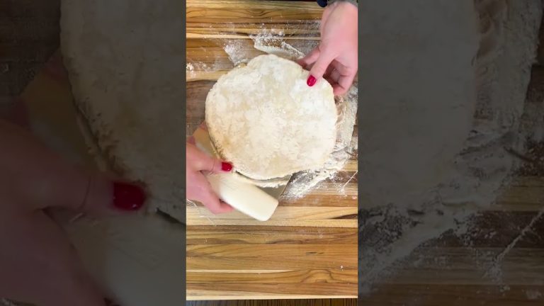 Rolling Pie Dough Hack: Kitchen Advent Calendar Day 7 #Shorts