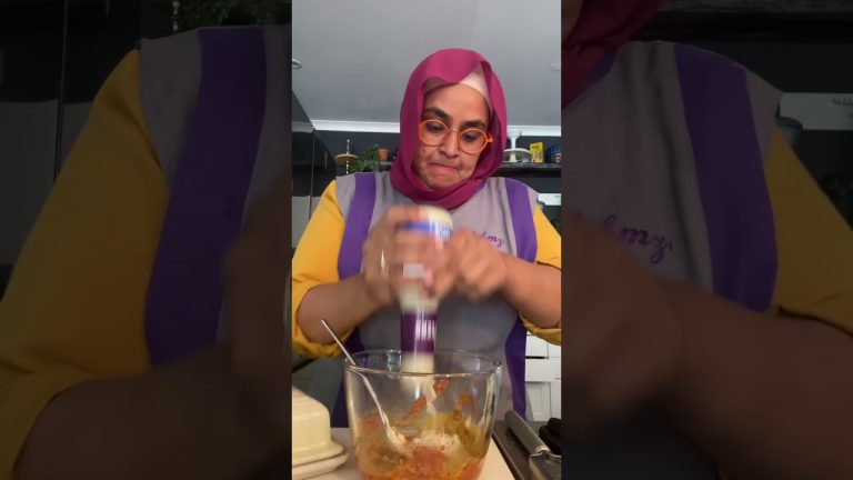 My favourite peri peri prawns recipe. So easy! #fehmz #easyrecipes #southafrica #seafood #prawns