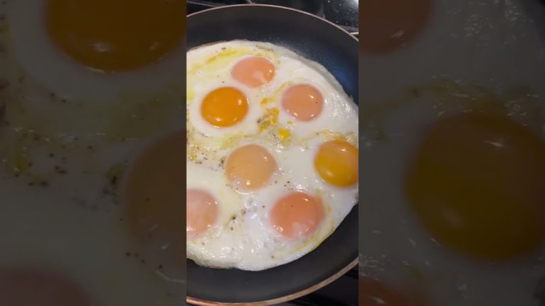 How to Make Fried Eggs for a Crowd #Shorts