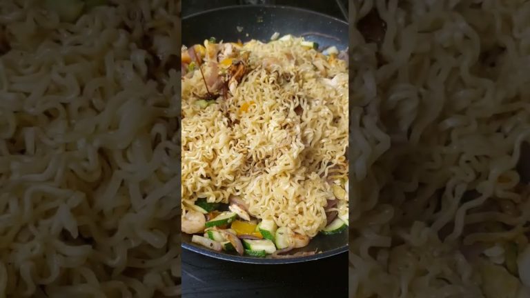 Quick delicious chicken shrimp ramen noodles #shorts