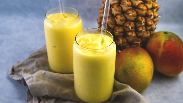 Refreshing and easy mango pineapple smoothie recipe