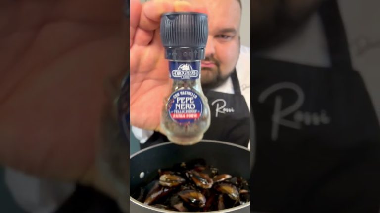 IMPEPATA di COZZE: la REGINA degli ANTIPASTI della VIGILIA🎄 #Shorts