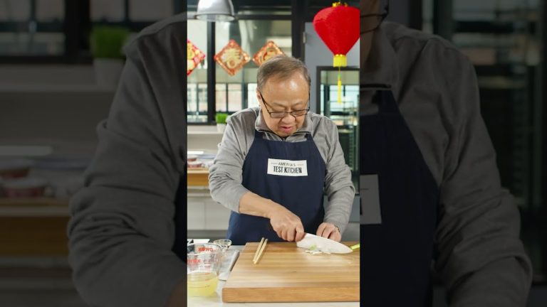 How to Cut Scallions For Presentation #Shorts