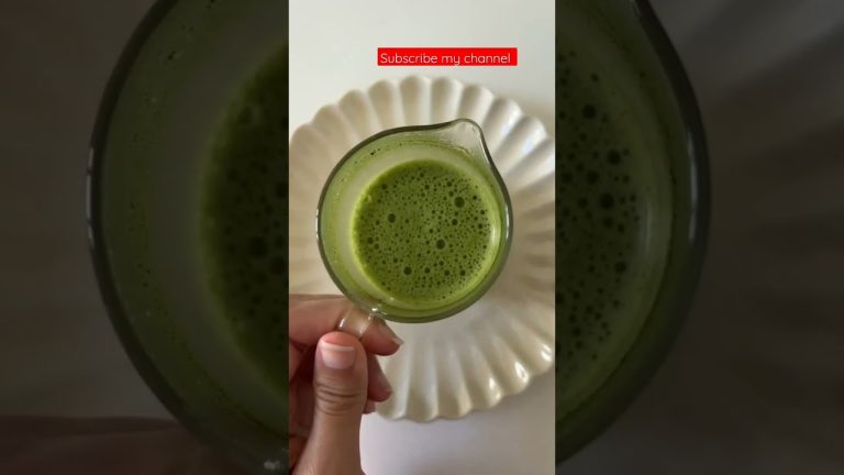 Strawberry Matcha Latte🥛 #shorts #recipes #recipe #food #matcha #drinks #drink #yummy #smoothie