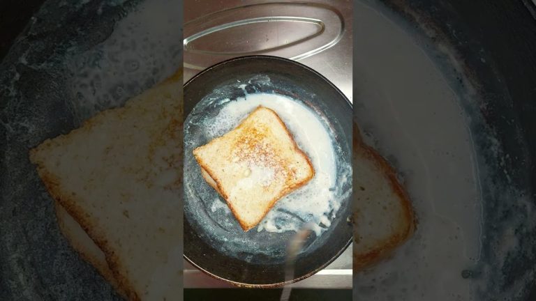 Mumma Ke Haat Ki Bacpan Wali Dudh Bread Recipe😋 #shorts #youtubeshorts #ytshorts #viralshorts #food