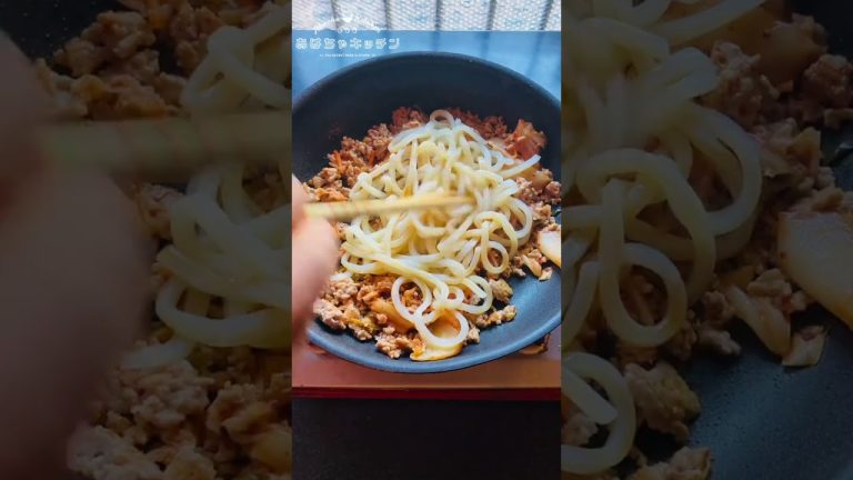 最高に美味しい豚そぼろキムチうどん #shorts