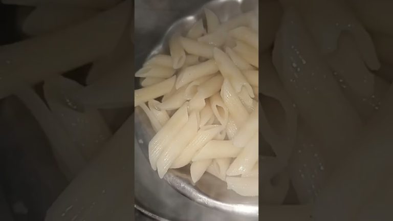 white sauce pasta with schzwan chutney#easy breakfast recipe #shorts.