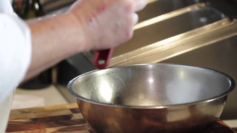 How to Make Aioli for Seafood : Fish & Seafood Recipes