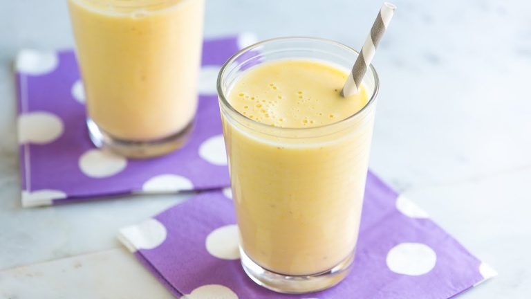 Easy 5-Minute Banana Smoothie Recipe – How to Make a Banana Smoothie