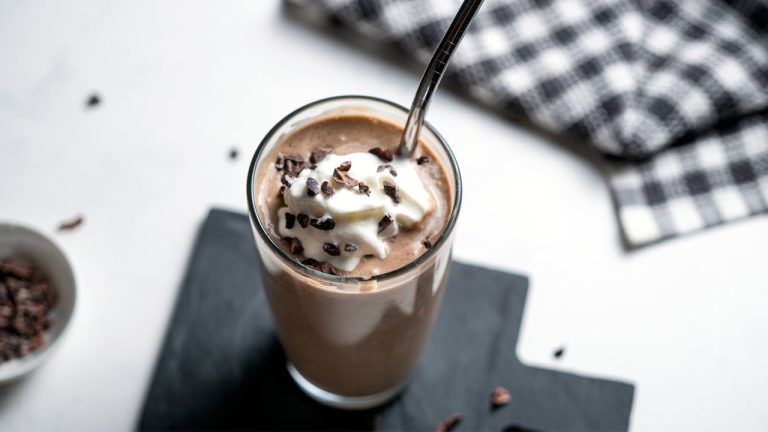 Keto Creamy Chocolate Smoothie Recipe [Fast, Easy, Low-Carb Breakfast]