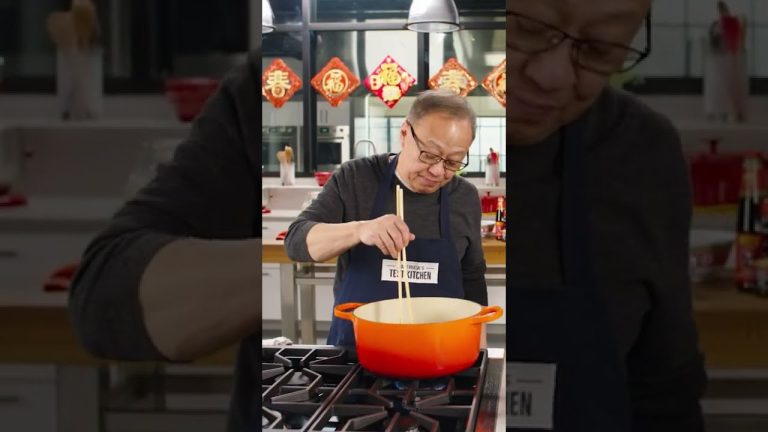 No Thermometer? Check Oil with Chopsticks #Shorts