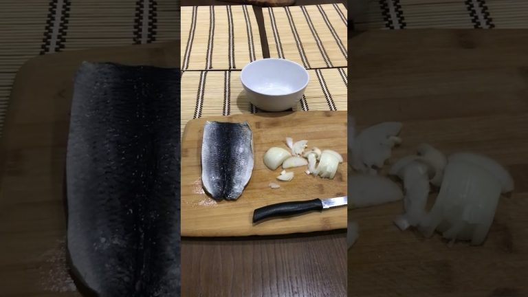 Как приготовить Маринованную селёдку в томатном соусе за 1 минуту ( первоклассная закуска )