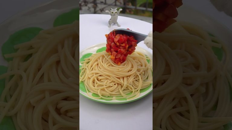 🍝Make simple pasta for lunch with cats!🤤|( ASMR)|Chef Cat Cooking|#tiktok#shorts#cat#pet#spaghetti