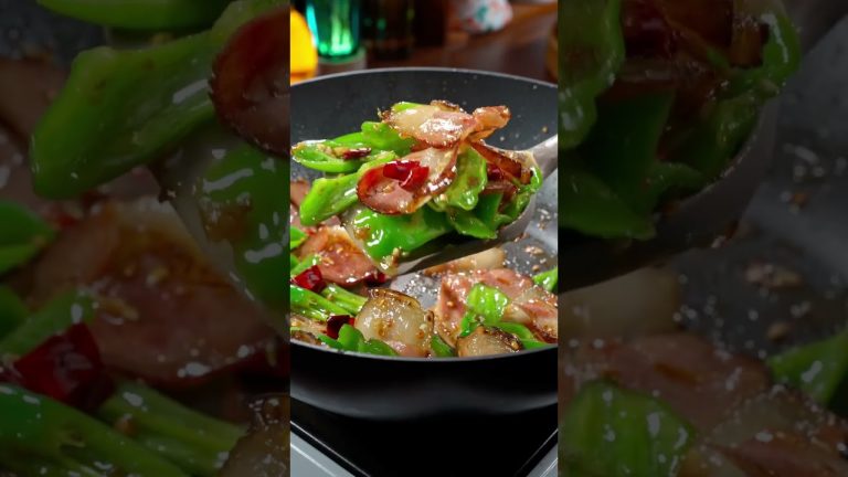 年味很足的青椒炒臘肉Fried bacon with green pepper #美食 #烹饪 #家常菜 #小吃 #food #做菜 #cooking #delicious #下厨房 #cool