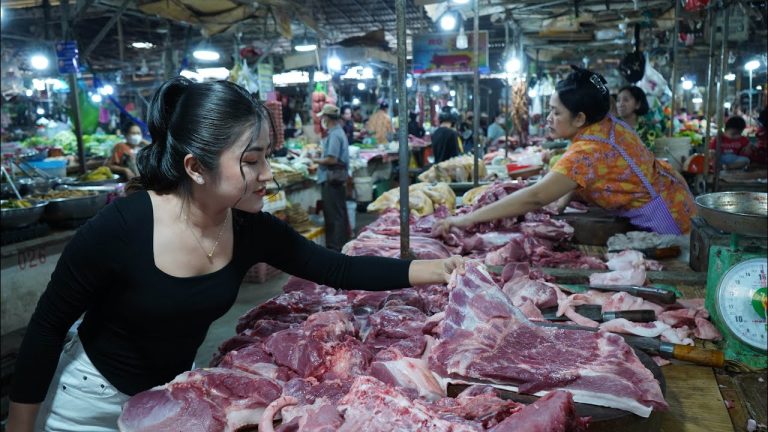 Market show, Yummy rolling pork cooking / Deep fry pork roll dip in fish paste sauce