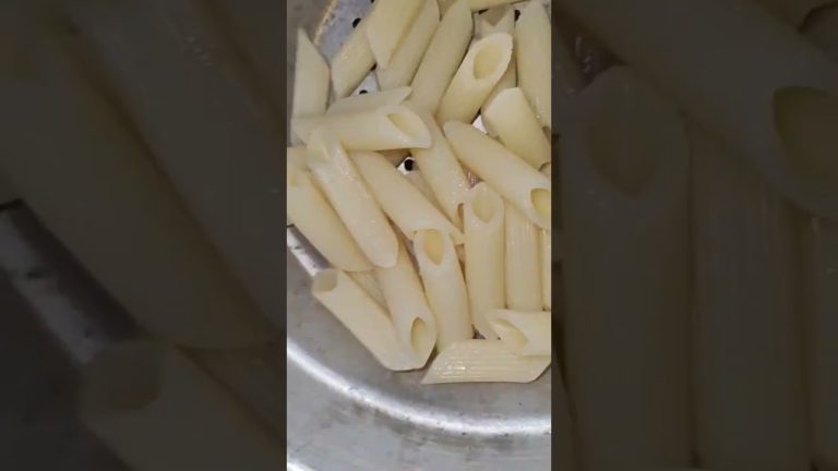 स्वादिष्ट देसी पास्ता रेसिपी | Tasty desi pasta recipe #pasta #desipasta #cooking #shorts #viral
