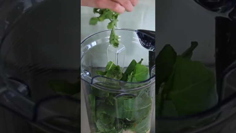 Daily Green Detox Smoothie #shorts (recipe in description)