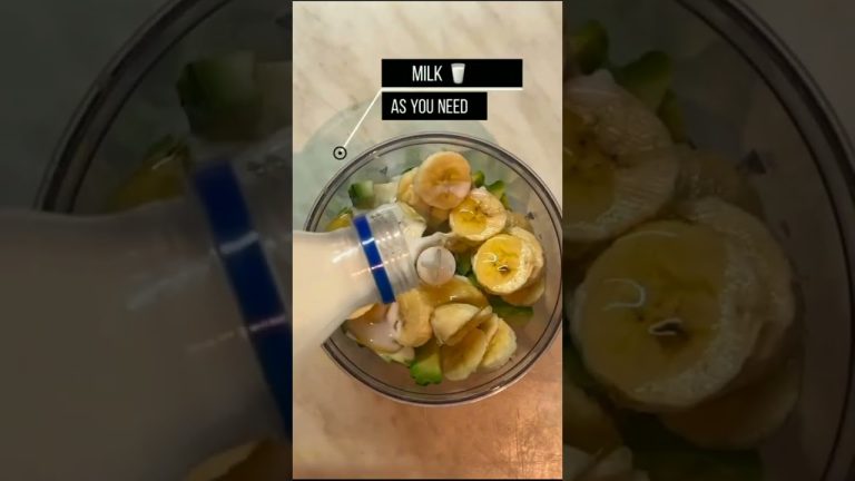 Healthy 🥑 avocado and 🍌banana smoothie #shorts #avocado