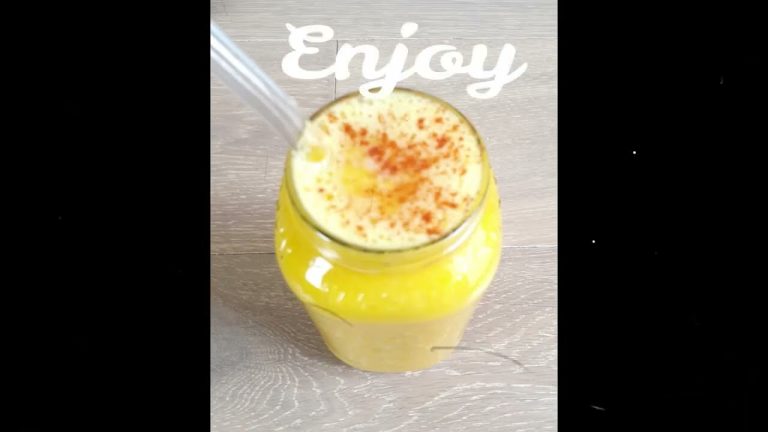 The BEST Immune Boosting Warm Smoothie Recipe #smoothierecipes #wellness